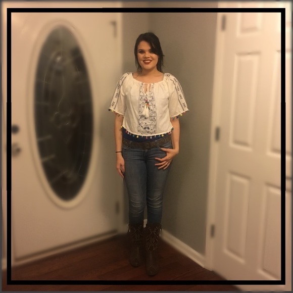 🆕 WHITE PEASANT CROP TOP WITH COLOR POM POM TRIM - Picture 8 of 8